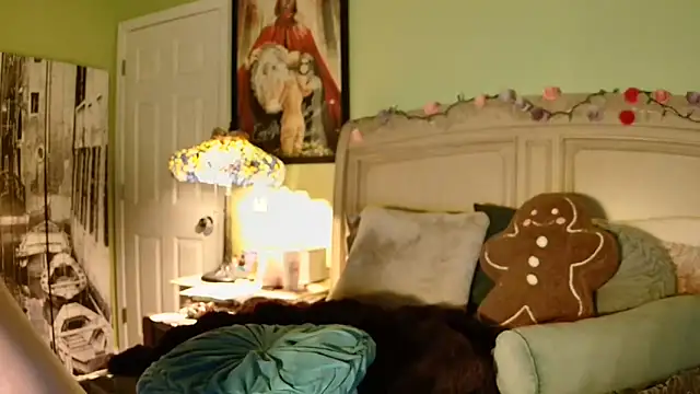 GardenGirl00 online show from 12-19-25, 04:49