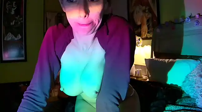 Snapshot of GardenGirl00 chatting on 03-02-25, 05:01 GardenGirl00 online show from 03-02-25, 05:01