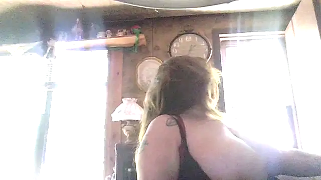 Snapshot of prettyface669 chatting on 09-26-25, 04:58 prettyface669 online show from 09-26-25, 04:58