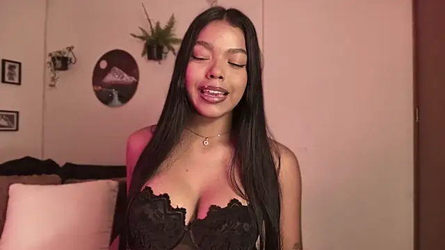 Snapshot of MegganCarter chatting on 02-11-26, 12:21 MegganCarter online show from 02-11-26, 12:21