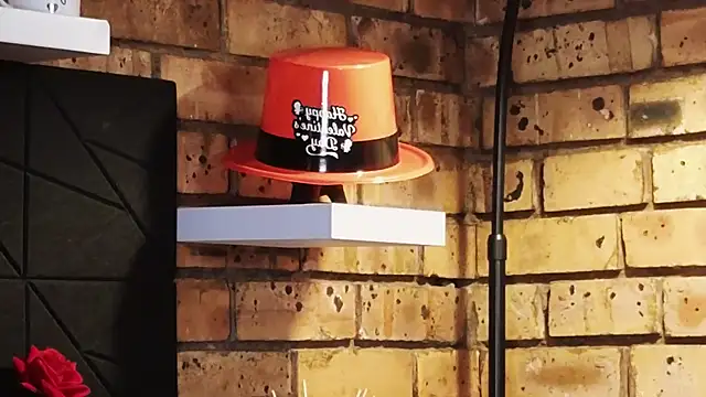 Astoria Moon online show from 02-13-26, 07:36