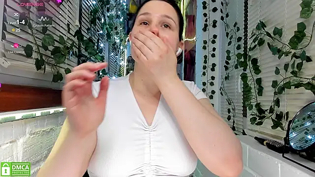 Snapshot of Candys_booty chatting on 02-13-25, 10:11 Candys booty online show from 02-13-25, 10:11