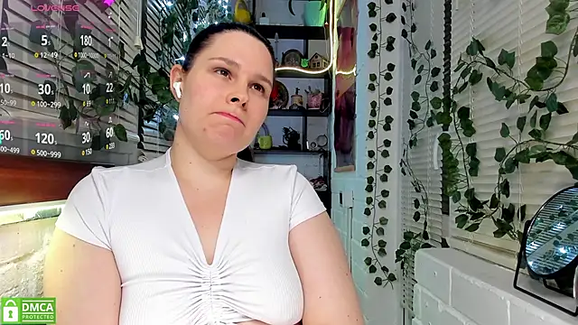 Snapshot of Candys_booty chatting on 02-14-25, 01:13 Candys booty online show from 02-14-25, 01:13