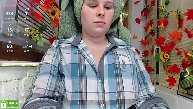 Snapshot of Candys_booty chatting on 10-18-25, 01:29 Candys booty online show from 10-18-25, 01:29