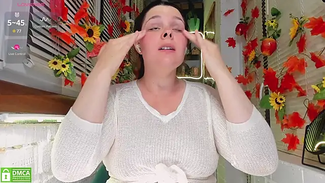 Snapshot of Candys_booty chatting on 10-05-25, 10:22 Candys booty online show from 10-05-25, 10:22