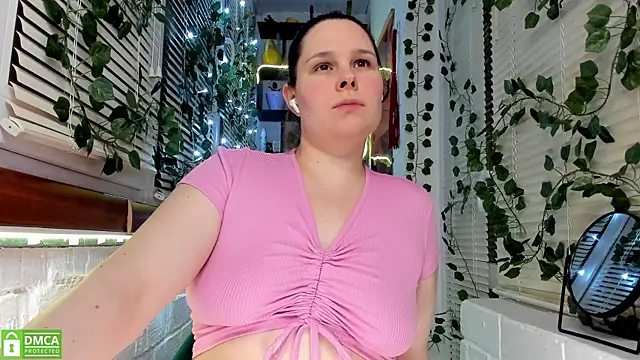 Snapshot of Candys_booty chatting on 03-16-25, 09:47 Candys booty online show from 03-16-25, 09:47