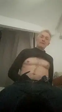 Snapshot of 60philippe chatting on 03-03-25, 12:17 60philippe online show from 03-03-25, 12:17