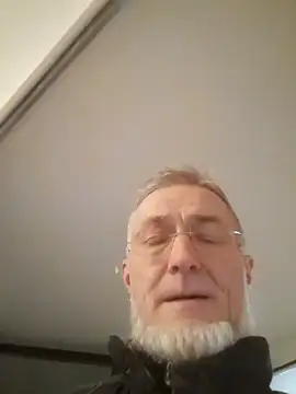 Snapshot of 60philippe chatting on 12-22-24, 01:33 60philippe online show from 12-22-24, 01:33
