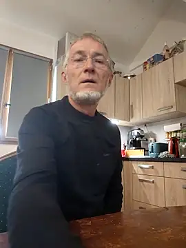 Snapshot of 60philippe chatting on 10-05-25, 10:06 60philippe online show from 10-05-25, 10:06