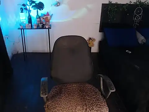 LiaScarlett online show from 11-02-25, 04:17