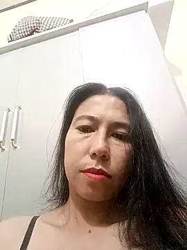 2HotAsain4u online show from 12-14-25, 10:04