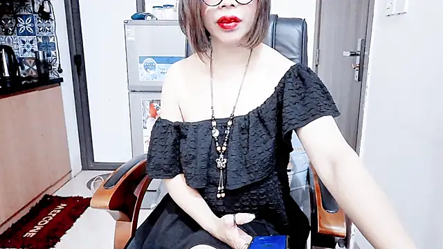 Miu-Le online show from 12-22-25, 04:18