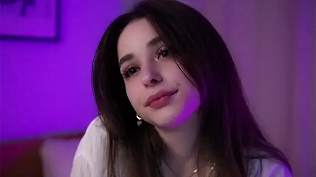 Snapshot of EstherMitchel chatting on 03-18-25, 06:28 EstherMitchel online show from 03-18-25, 06:28