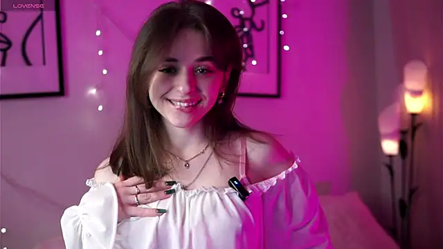 Snapshot of EstherMitchel chatting on 02-14-25, 01:13 EstherMitchel online show from 02-14-25, 01:13