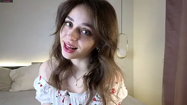 Snapshot of EstherMitchel chatting on 10-15-25, 01:15 EstherMitchel online show from 10-15-25, 01:15