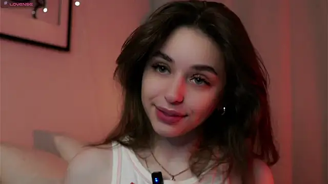 Snapshot of EstherMitchel chatting on 02-12-25, 01:09 EstherMitchel online show from 02-12-25, 01:09
