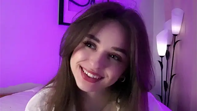 Snapshot of EstherMitchel chatting on 03-18-25, 12:19 EstherMitchel online show from 03-18-25, 12:19
