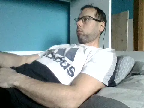 Snapshot of SEBIX-35 chatting on 11-20-25, 07:42 SEBIX-35 online show from 11-20-25, 07:42