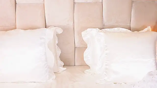 KiraKayleigh1 online show from 10-27-25, 02:34