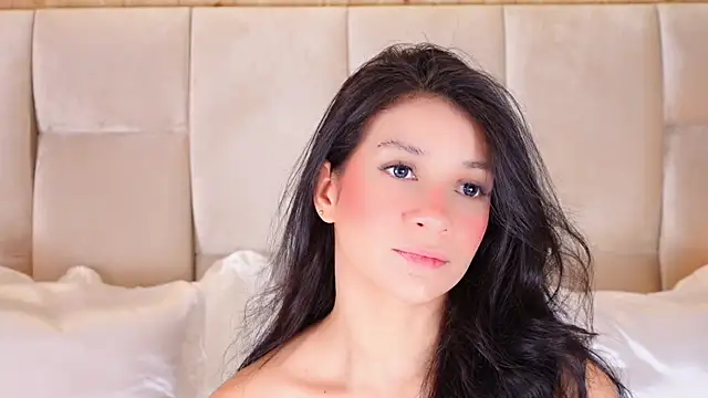 KiraKayleigh1 online show from 04-13-26, 11:53