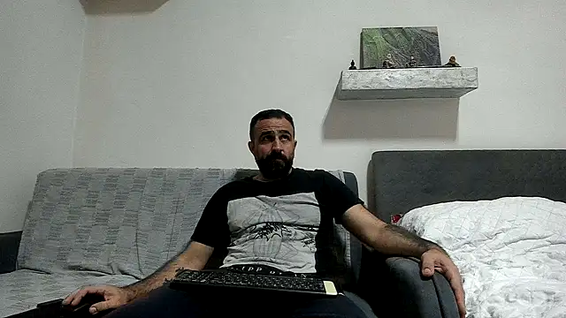 Snapshot of ivat80 chatting on 10-19-25, 04:10 ivat80 online show from 10-19-25, 04:10