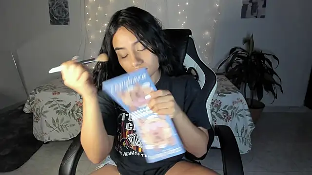 Riana Kean online show from 10-27-25, 02:01