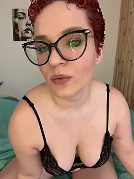 Snapshot of MrMrsRight chatting on 05-04-26, 06:17 MrMrsRight online show from 05-04-26, 06:17