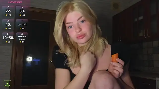 Snapshot of RinaBlondie chatting on 02-04-26, 04:18 RinaBlondie online show from 02-04-26, 04:18