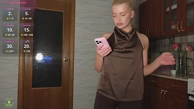 Snapshot of RinaBlondie chatting on 02-23-26, 07:47 RinaBlondie online show from 02-23-26, 07:47