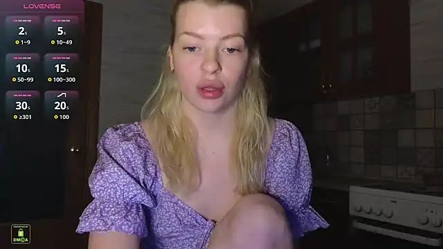 Snapshot of RinaBlondie chatting on 02-01-26, 09:46 RinaBlondie online show from 02-01-26, 09:46