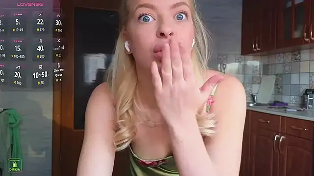 Snapshot of RinaBlondie chatting on 02-18-26, 12:56 RinaBlondie online show from 02-18-26, 12:56