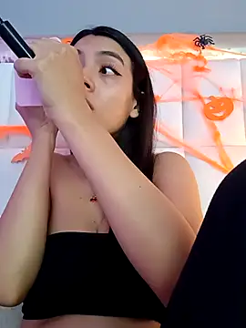 Julie Bennet online show from 10-26-25, 03:29