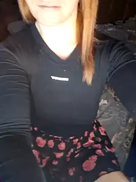 Snapshot of _Kitti_ chatting on 10-05-25, 04:53 Kitti online show from 10-05-25, 04:53
