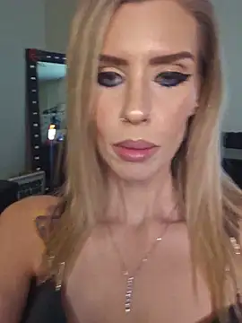 Snapshot of ellieconradxo chatting on 07-30-26, 05:34 ellieconradxo online show from 07-30-26, 05:34