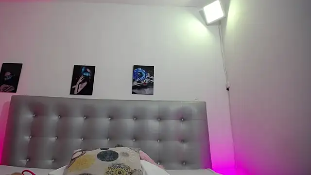Snapshot of horny-juliette chatting on 05-29-26, 12:00 horny-juliette online show from 05-29-26, 12:00