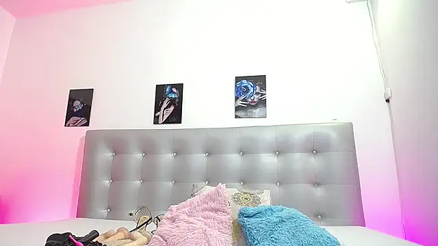 Snapshot of horny-juliette chatting on 05-14-26, 01:30 horny-juliette online show from 05-14-26, 01:30