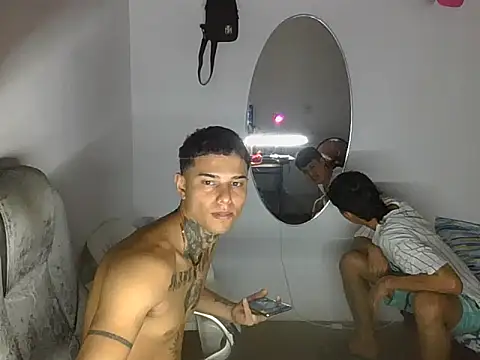 Snapshot of Skartoliver chatting on 09-15-25, 04:35 Skartoliver online show from 09-15-25, 04:35