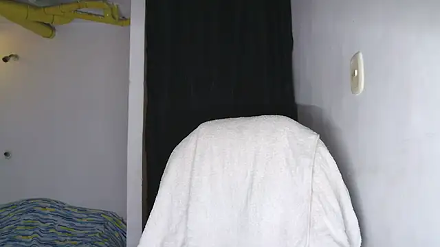 Snapshot of Skartoliver chatting on 09-30-25, 11:49 Skartoliver online show from 09-30-25, 11:49