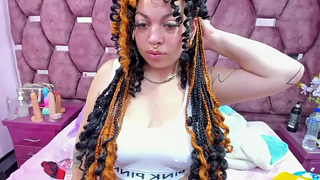 Snapshot of Cocoo_Nuth chatting on 01-10-26, 02:18 Cocoo Nuth online show from 01-10-26, 02:18