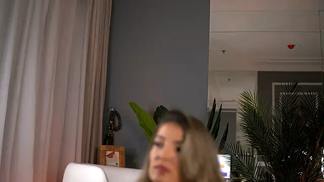 KellyMathews online show from 11-05-25, 02:25