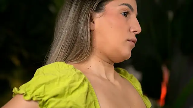 Snapshot of KellyMathews chatting on 02-25-26, 02:45 KellyMathews online show from 02-25-26, 02:45