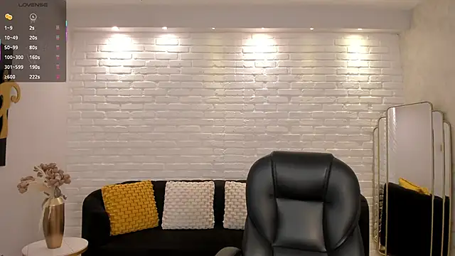 Snapshot of AmberLewis_ chatting on 10-12-25, 11:28 AmberLewis online show from 10-12-25, 11:28
