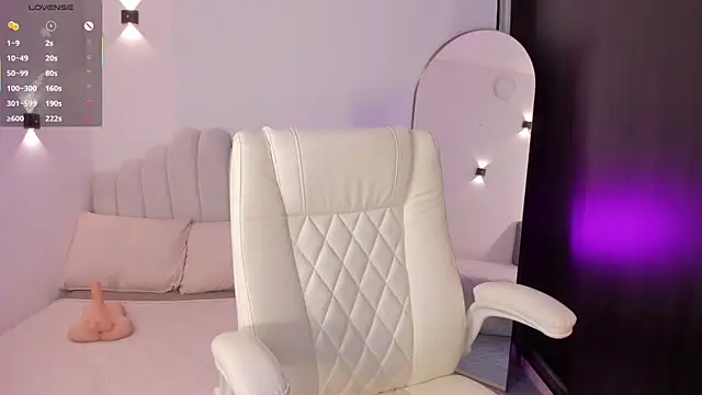 AmberLewis  online show from 04-11-26, 10:46