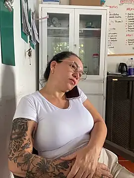 Snapshot of nurse_desi_sexlove chatting on 06-17-26, 02:38 nurse desi sexlove online show from 06-17-26, 02:38