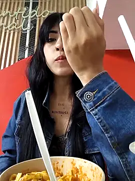 chaymae nah  online show from 04-18-26, 07:07