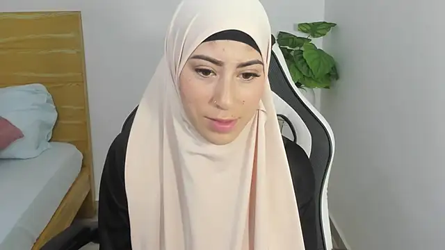 Snapshot of chaymae_nah_ chatting on 02-11-25, 03:18 chaymae nah  online show from 02-11-25, 03:18