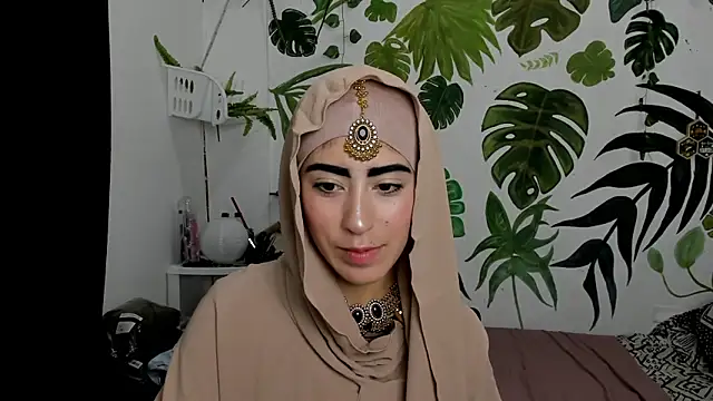 chaymae nah  online show from 11-30-25, 04:13