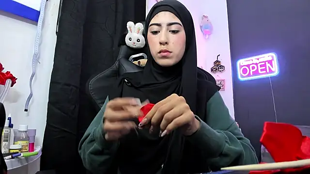chaymae nah  online show from 04-23-26, 11:39