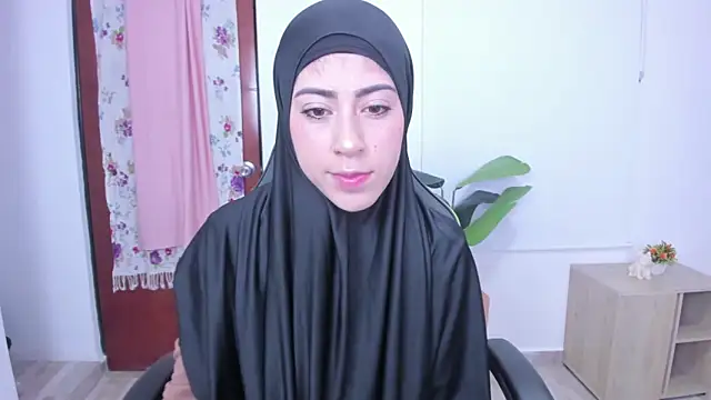 Snapshot of chaymae_nah_ chatting on 03-17-25, 12:35 chaymae nah  online show from 03-17-25, 12:35