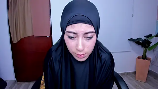 Snapshot of chaymae_nah_ chatting on 03-11-25, 02:10 chaymae nah  online show from 03-11-25, 02:10